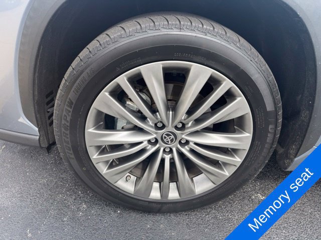Used 2021 Toyota Highlander Platinum FWD image 10