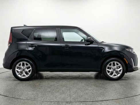 Used 2025 Kia Soul LX w/ LX Technology Package FWD image 11