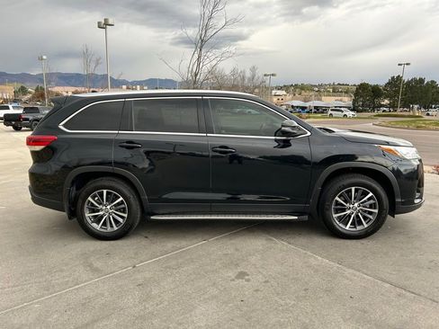 Used 2019 Toyota Highlander XLE FWD image 8