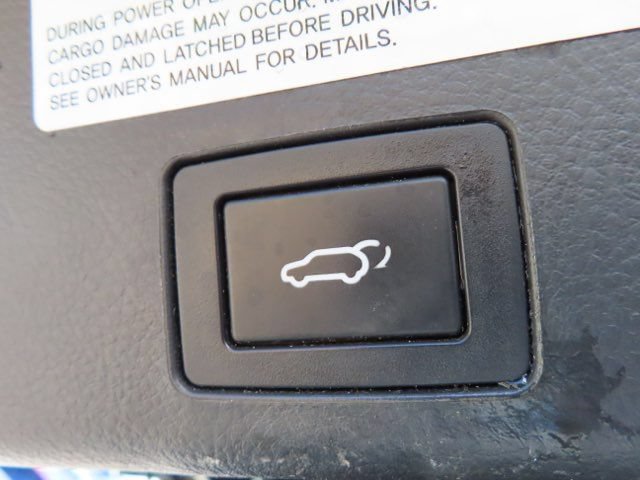 Used 2011 Hyundai Veracruz Limited w/ Navigation Pkg 3 FWD image 10