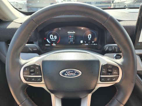 Used 2025 Ford Explorer Active RWD image 25
