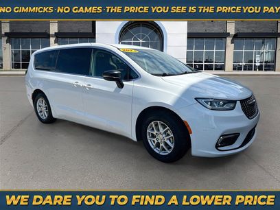 Used 2024 Chrysler Pacifica Touring-L