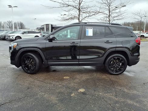 Certified 2022 GMC Terrain SLE w/ Driver Convenience Package image 2