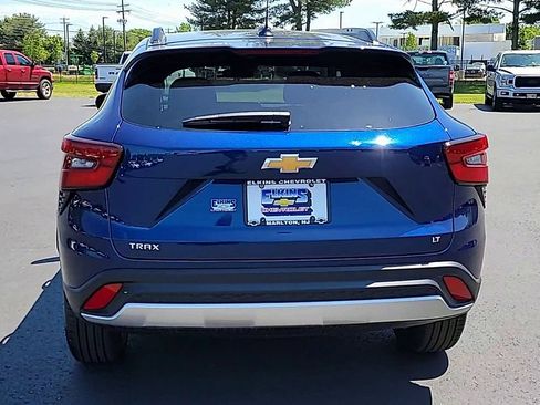 Used 2024 Chevrolet Trax LT w/ Driver Confidence Package FWD image 7