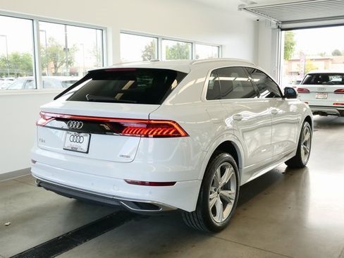Used 2023 Audi Q8 Premium image 6