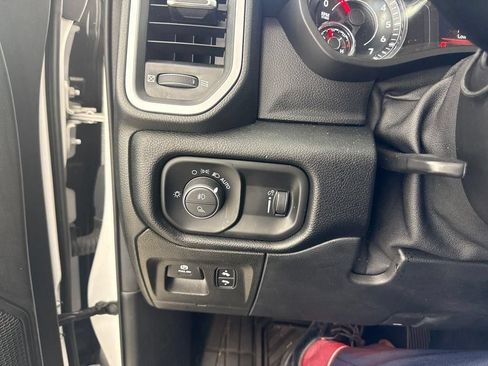 Used 2022 RAM 1500 Big Horn AWD/4WD image 32