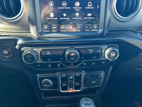 Used 2020 Jeep Wrangler Unlimited Sahara image 34