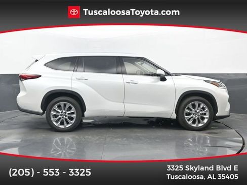 Used 2023 Toyota Highlander Limited image 1