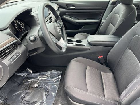 Used 2025 Nissan Altima 2.5 SV FWD image 30