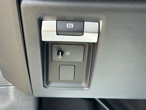 New 2026 Land Rover Defender 90 V8 AWD/4WD image 34