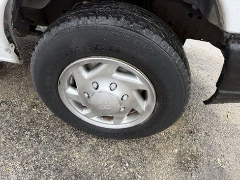 Used 2010 Ford E-150 and Econoline 150 image 18