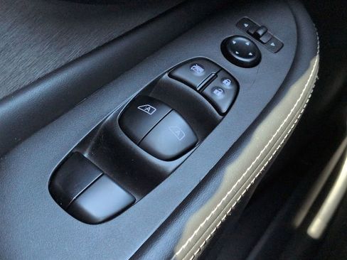 Used 2022 Nissan Murano SV FWD image 23