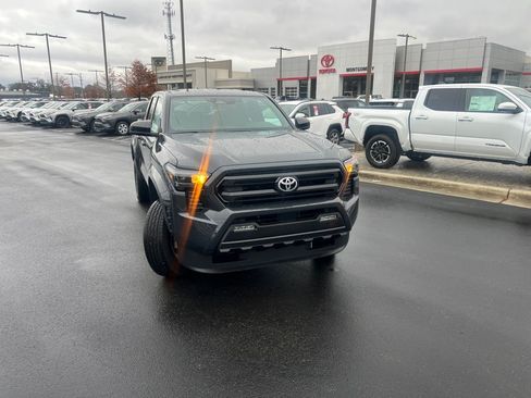 New 2025 Toyota Tacoma SR5 image 7