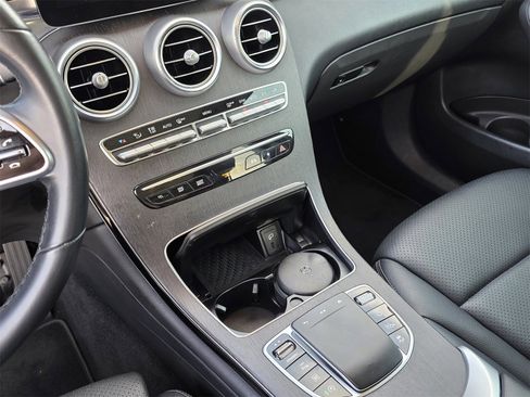 Used 2021 Mercedes-Benz GLC 300 image 34