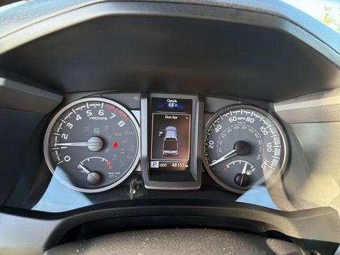 Used 2021 Toyota Tacoma TRD Off-Road image 12