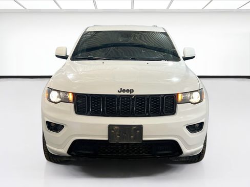 Used 2020 Jeep Grand Cherokee Altitude AWD/4WD image 2