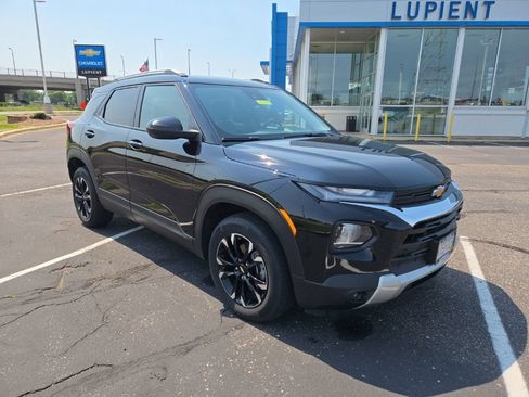Used 2023 Chevrolet TrailBlazer LT w/ Convenience Package FWD image 8