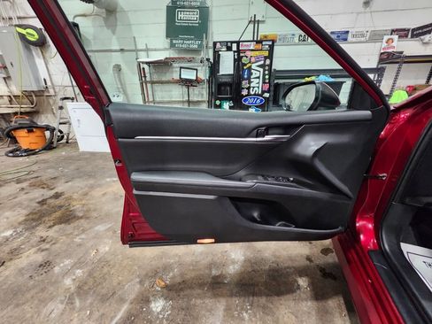 Used 2022 Toyota Camry XLE image 9