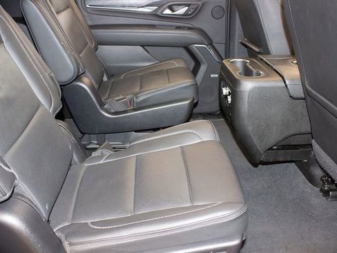 Used 2022 GMC Yukon XL Denali w/ Denali Premium Package AWD/4WD image 12