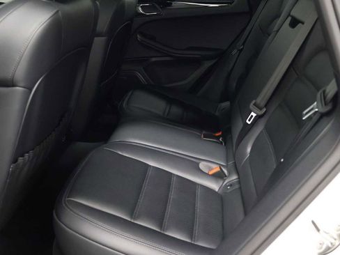 Used 2026 Porsche Macan AWD/4WD image 36