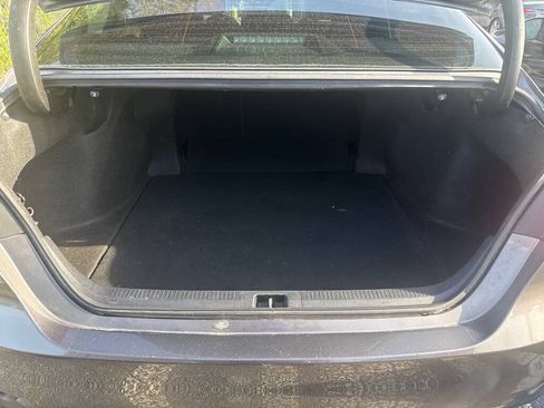 Used 2020 Toyota Camry LE FWD image 29