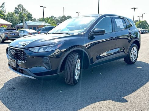 Used 2023 Ford Escape Active w/ Tech Pack #2 AWD/4WD image 2