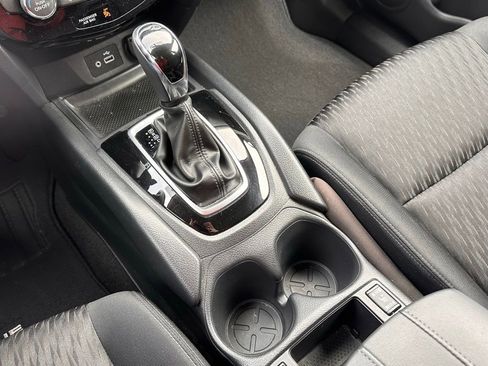 Used 2018 Nissan Rogue SV w/ Premium Package FWD image 30