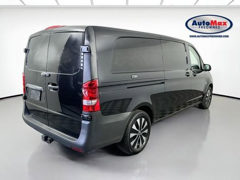 Used 2022 Mercedes-Benz Metris image 2