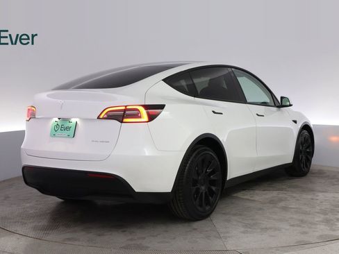 Used 2023 Tesla Model Y Long Range AWD/4WD image 3