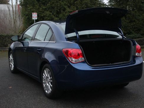 Used 2013 Chevrolet Cruze Eco image 9