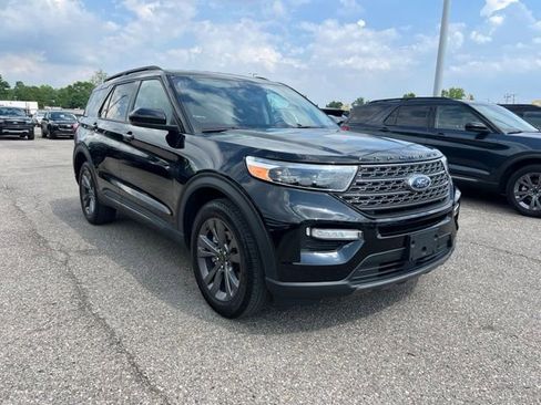Used 2023 Ford Explorer XLT w/ Equipment Group 202A AWD/4WD image 3