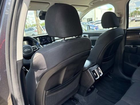 Used 2021 Kia Sorento LX FWD image 14