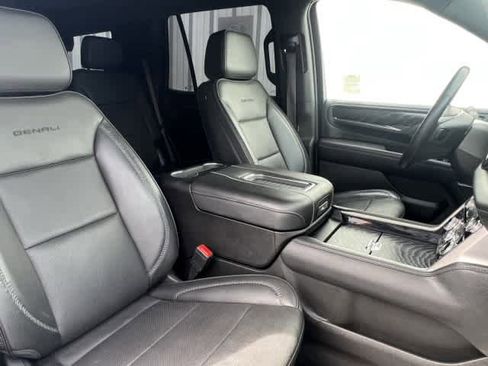 Used 2023 GMC Yukon Denali image 22