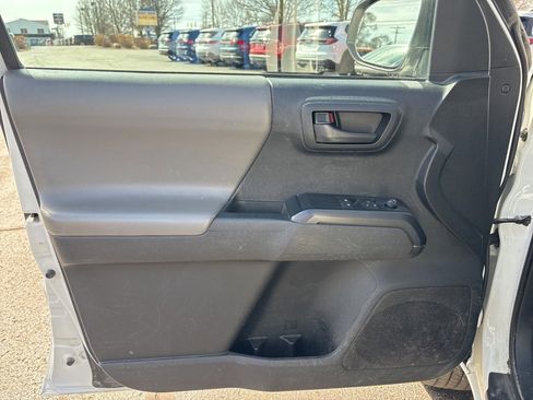 Used 2022 Toyota Tacoma 4x4 Access Cab image 9