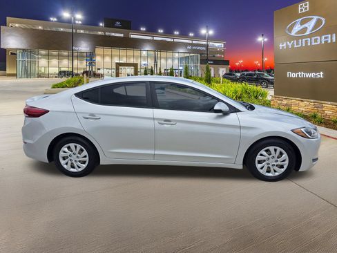Used 2018 Hyundai Elantra SE w/ SE Connectivity Package 04 FWD image 6
