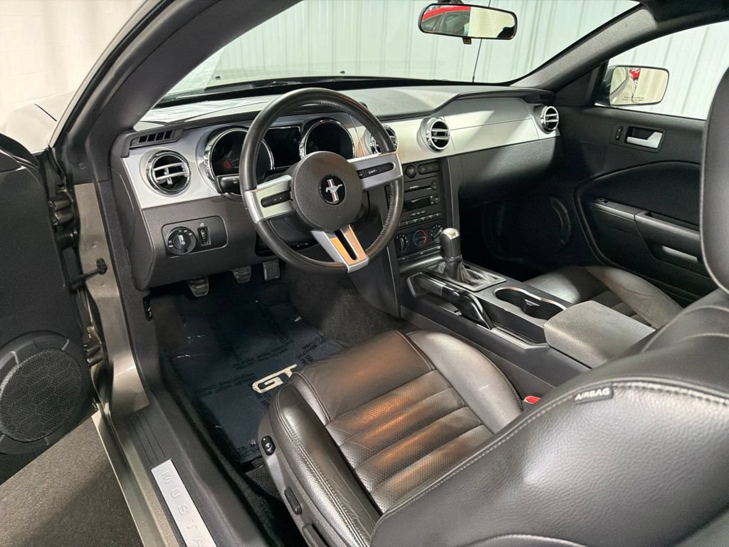 Used 2005 Ford Mustang GT RWD image 3