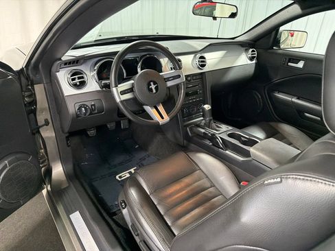 Used 2005 Ford Mustang GT RWD image 3