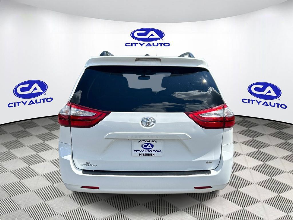 Used 2017 Toyota Sienna LE FWD image 4