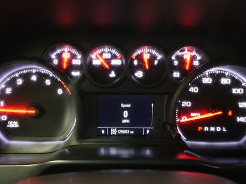 Used 2020 Chevrolet Silverado 1500 Custom w/ Custom Value Package image 8