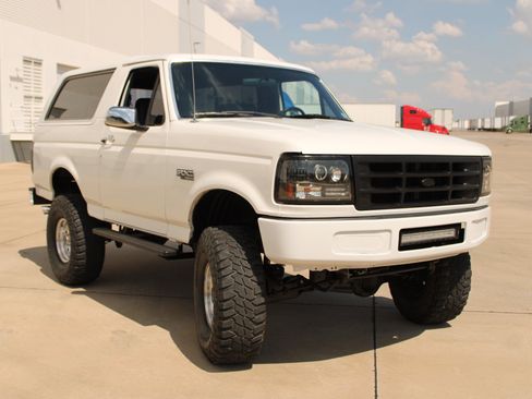Used 1993 Ford Bronco XLT AWD/4WD image 21