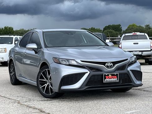 Used 2024 Toyota Camry SE FWD image 2
