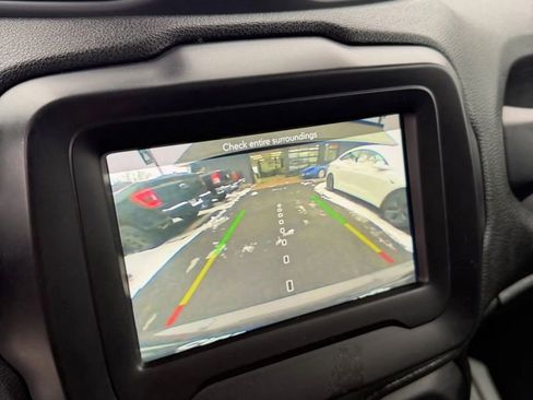 Used 2018 Jeep Renegade Latitude image 17