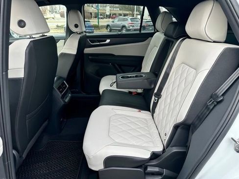New 2026 Volkswagen Atlas Cross Sport SEL Premium R-Line AWD/4WD image 18