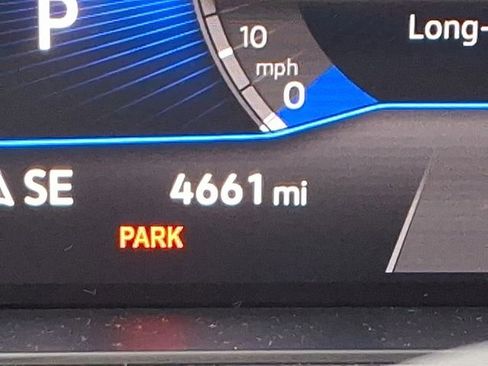 Certified 2025 Volkswagen Taos SE image 25