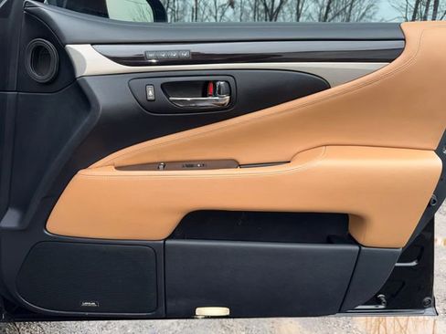 Used 2013 Lexus LS 460 AWD w/ Comfort Pkg image 23