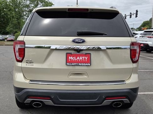 Used 2018 Ford Explorer XLT w/ Equipment Group 202A FWD image 6