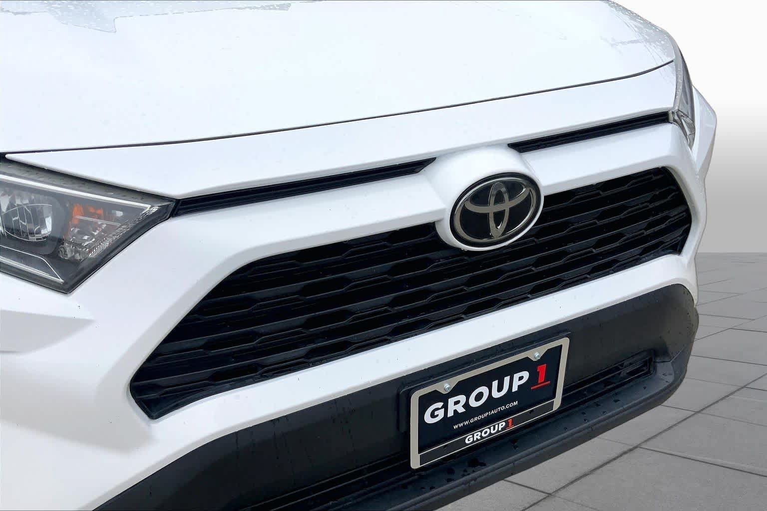 Used 2020 Toyota RAV4 XLE FWD image 29