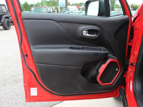 Used 2018 Jeep Renegade Trailhawk AWD/4WD image 10