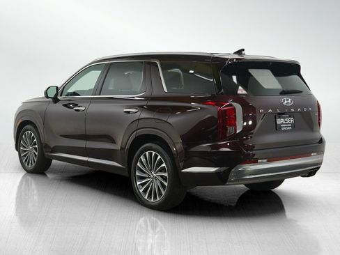 Used 2024 Hyundai Palisade Calligraphy image 3