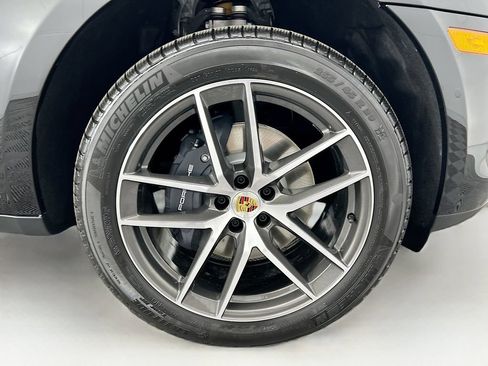 Used 2026 Porsche Macan AWD/4WD image 33
